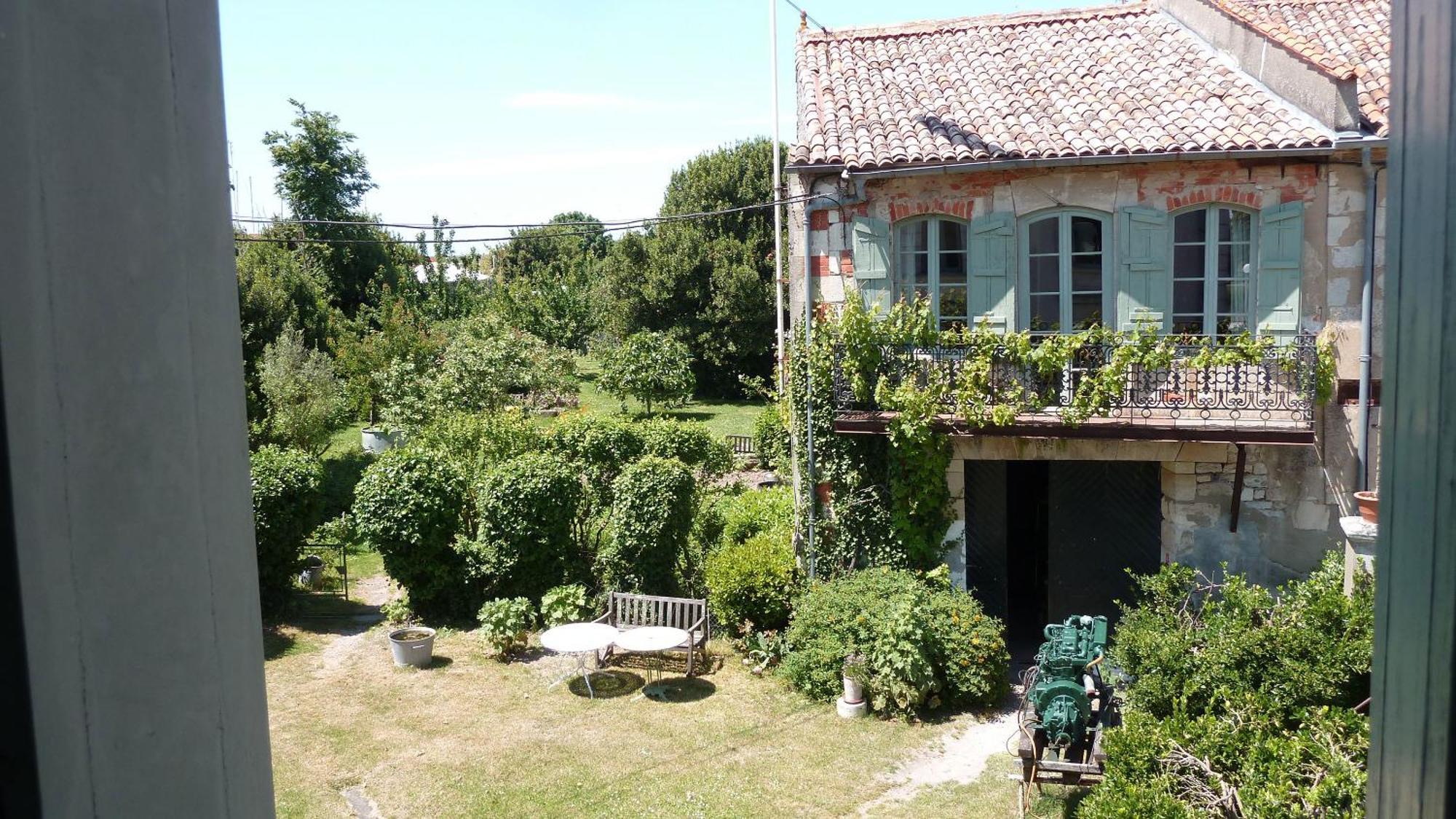 Le Domaine Du Meunier Hotel Mortagne-sur-Gironde Стая снимка