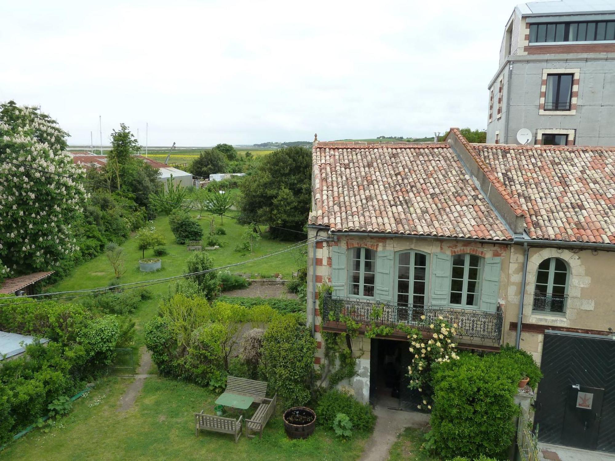 Le Domaine Du Meunier Hotel Mortagne-sur-Gironde Стая снимка