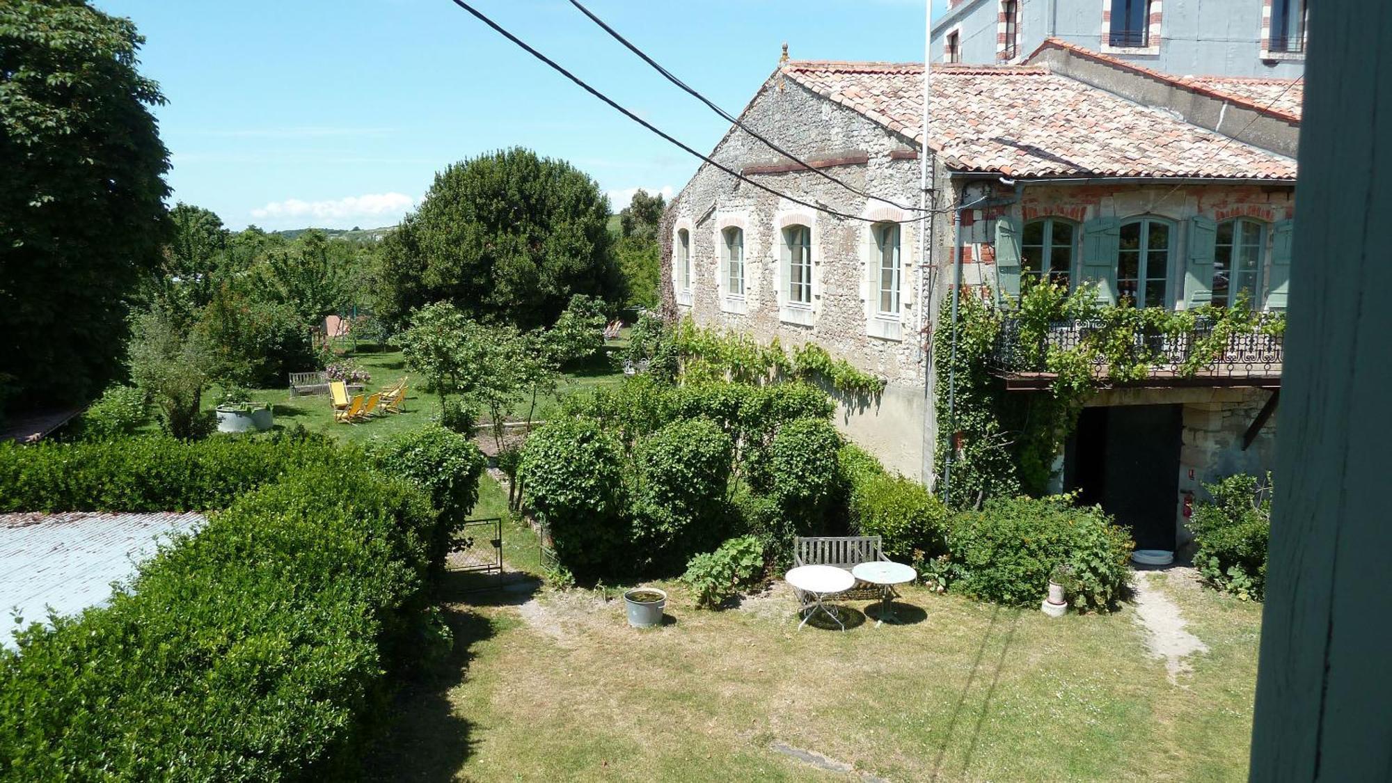 Le Domaine Du Meunier Hotel Mortagne-sur-Gironde Стая снимка